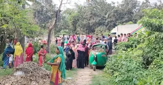 কুমিল্লায় সিএনজি-কাভার্ডভ্যানের মুখোমুখি সংঘর্ষ; মা-ছেলে নিহত, আহত ৩